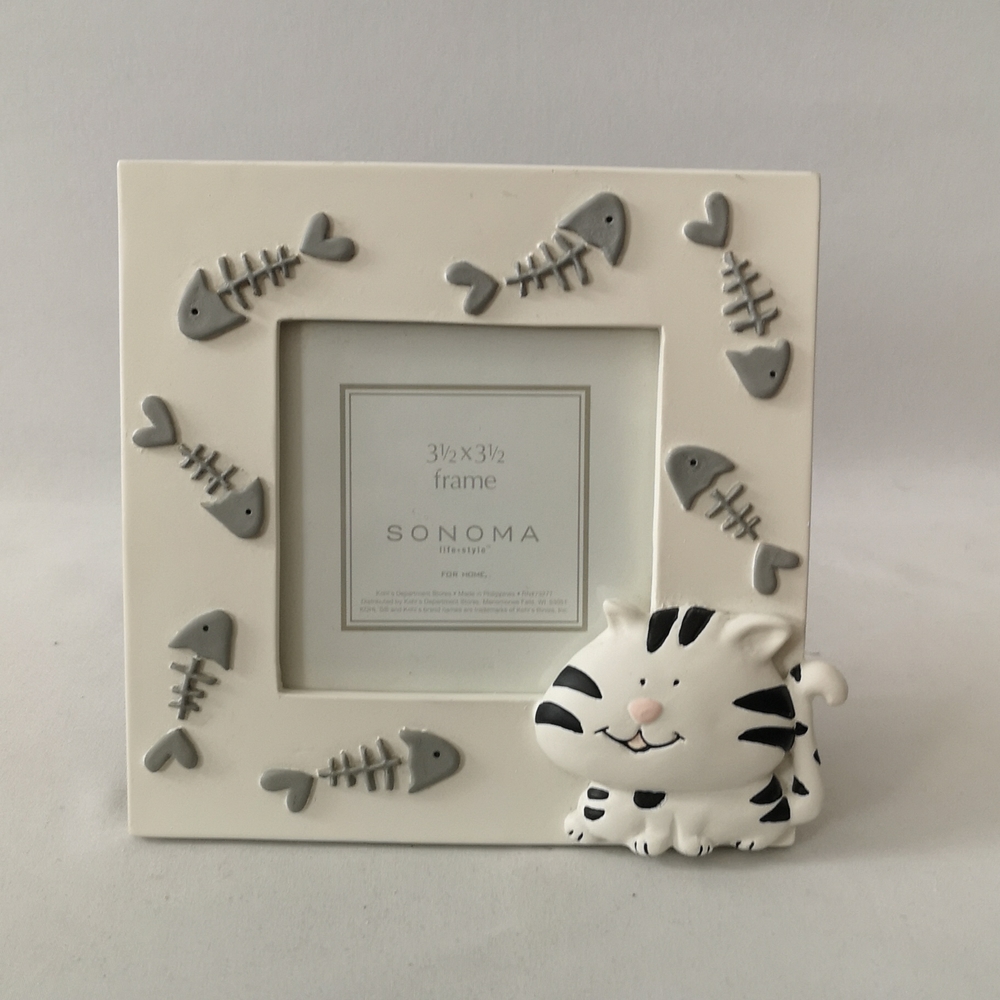 Black and White 3D Cat with Gray Fishbone 3.5" x 3.5" Picture Frame by Sonoma